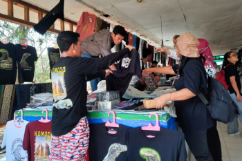 Para delegasi Sherpa G20 belanja produk UMKM di Pulau Komodo