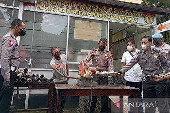 Satlantas Polresta Banyumas memusnahkan 800 knalpot "brong"