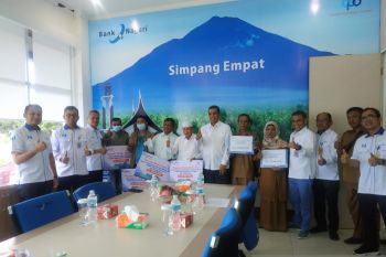 Bank Nagari bantu pegawai, masjid, dan sekolah terdampak gempa