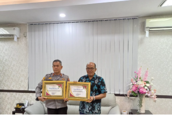 Ketua DPRD Sumbar beri Kompol Russirwan penghargaan karena peduli sektor pertanian