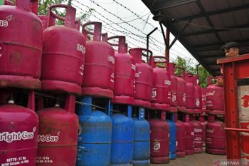 Pertamina menaikkan harga LPG 12 kg dari Rp192 ribu jadi Rp228 ribu per tabung
