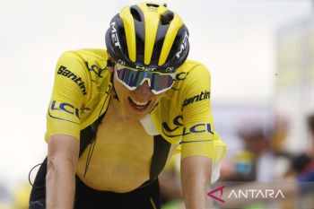 Pogacar dan Vollering jadi raja dan ratu balap sepeda dunia pada 2025