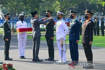 Presiden Jokowi lantik 754 perwira remaja TNI dan Polri