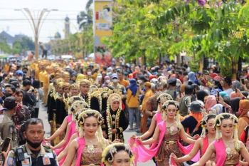 Pemasangan "Sambung Tuwuh" di Madiun pecahkan rekor MURI