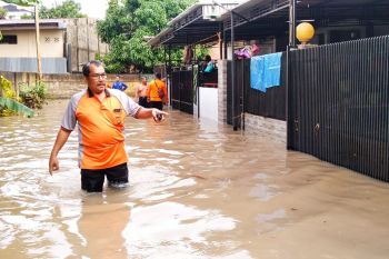 Polda Jambi evakuasi korban banjir di sejumlah wilayah Kota Jambi