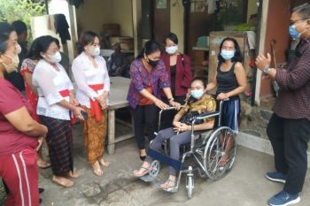 K3S Denpasar berbagi kasih pada lansia dan penyandang disabilitas