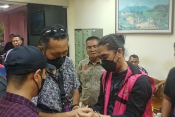 Dibekuk di Jakarta, buronan korupsi Kejari Bukittinggi diterbangkan ke Sumbar (Video)