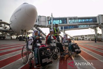 Kedatangan jamaah haji di bandara internasional Juanda