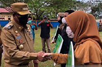 Pemkab Muna Barat beri perlindungan jamsotek kepada 2.270 honorer