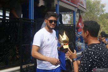 Penjaga gawang Arema sebut gelar pemain terbaik pengalaman luar biasa
