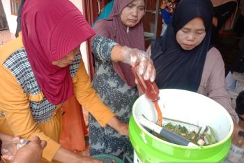 KWTH-AWR olah sampah menjadi pestisida alami dan pupuk organik cair