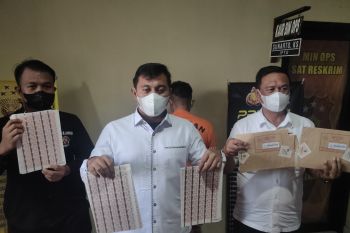 Polresta Bandarlampung tangkap sindikat pencuri materai PT Pos