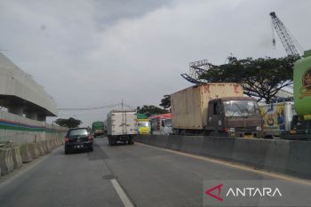 Ini jalur alternatif selama pemasangan girder jalan tol Semarang-Demak
