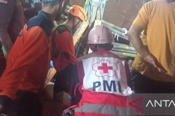 Longsor di Sukabumi,  tiga orang tertimbun dan empat selamat