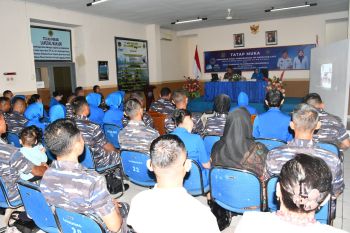 Komandan Puspenerbal berkunjung di Pangkalan Udara TN AL Manado