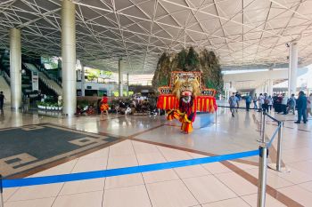 Bandara Juanda-Disbudpar Jatim tampilkan Reog Ponorogo