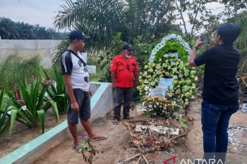 Makam Bripda Yosua dijaga kerabat jelang autopsi
