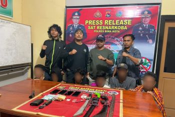 Enam sekawan kompak dari nongkrong sampai masuk sel karena sabu