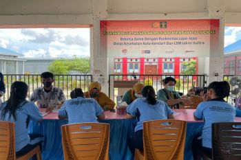 Lapas Perempuan gandeng Dinkes Kota Kendari periksa HIV/AIDS warga binaan