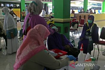 Bertambah, haji Debarkasi Solo positif COVID-19