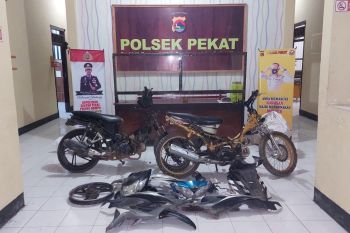 Sepeda motor curian sudah dipreteli, dua curanmor di Dompu dibekuk