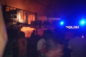 Enam toko di Bima terbakar, kerugian ratusan miliar rupiah