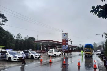 Jalan Padang-Solok tertutup akibat longsor, lalu lintas terganggu