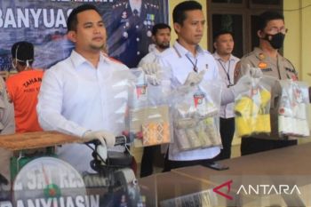 Polisi tangkap tiga orang pengoplos pupuk subsidi di Banyuasin