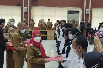 Wali Kota Bandarlampung serahkan SK  kepada 1.166 PPPK Guru