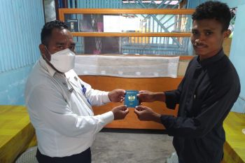 Imigrasi Maumere terapkan layanan "Tung Paspor"