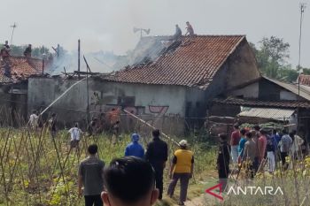 Tiga KK berhasil selamat saat rumahnya terbakar