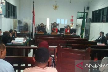 Hakim Tipikor Ambon tegur pengunjung karena protes jaksa di sidang korupsi Dana Desa Tulehu