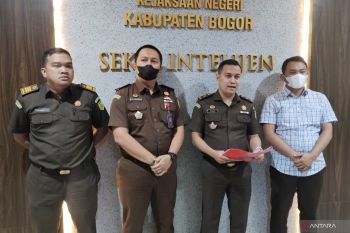 Sekretaris Disdagin Bogor ditetapkan sebagai tersangka korupsi bantuan bencana