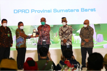 Ketua DPRD Sumbar raih penghargaan Nirwasita Tantra dari KLHK