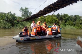 Ribuan benih ikan ditebar di Sungai Ogan OKU