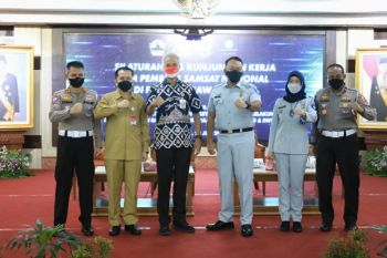Ganjar lobi pemerintah agar pembayaran pajak kendaraan  dipermudah