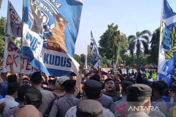 Saat suporter Persiku tuntut Bupati Kudus majukan tim