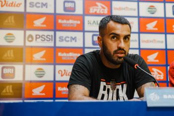 Gelandang bertahan Bali United Nouri tak waspadai Pluim