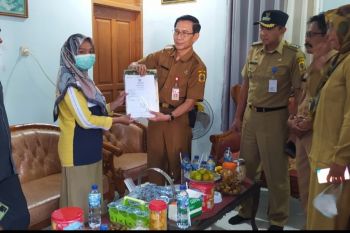 Kemendagri serahkan 59 akta kematian jamaah haji kepada pihak keluarga