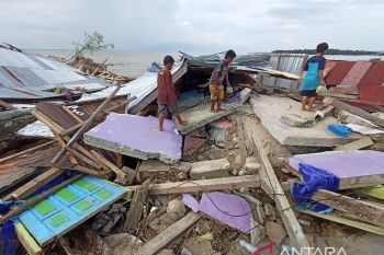 Bupati Parigi  apresiasi bantuan para pihak penanganan banjir di Torue