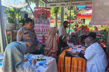 Polres Pasbar telah berikan pengobatan gratis kepada 326 orang di enam kecamatan