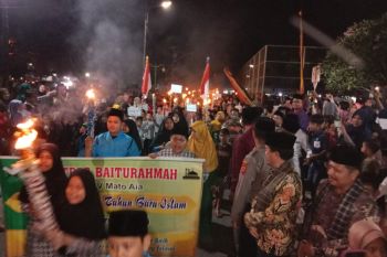 Ratusan santri di Agam ikuti pawai obor meriahkan 1 Muharam