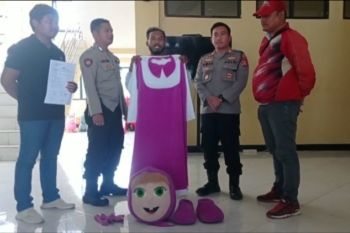 Anak sakit kostum badut hilang, Adi sempat bingung dan akhirnya ditemukan polisi