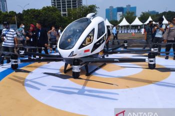Taksi udara EHang 216 uji coba terbang di PEVS Jakarta