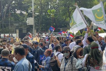 NasDem, Prima, PBB, dan Perindo tiba di kantor KPU untuk mendaftar calon peserta Pemilu 2024