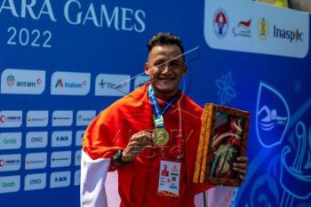 Medali emas renang 100 meter gaya bebas putra APG 2022
