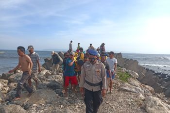Seorang nelayan meninggal setelah perahu dihantam ombak di Plawangan Puger
