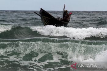 Waspadai gelombang hingga 6 meter di perairan Kepulauan Mentawai