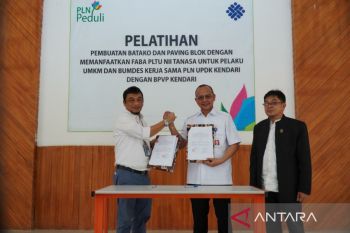 BPVP dan PLN Kendari latih UMKM cara membuat batako-paving blok