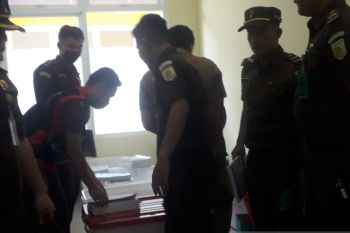 Tim Penyidik Kejaksaan Negeri Pasbar geledah RSUD terkait kasus dugaan korupsi (Video)